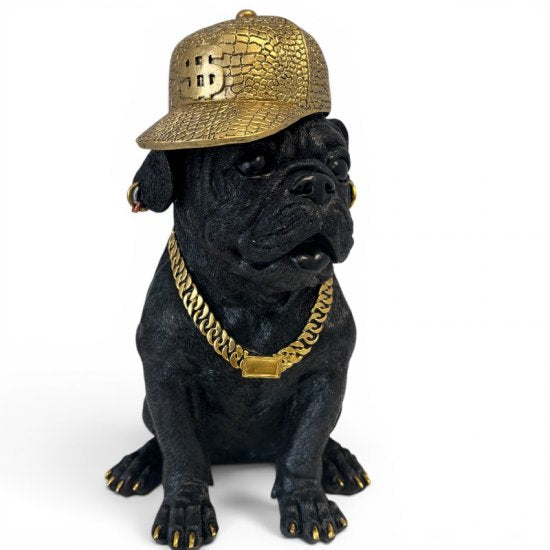 Stor hund med kasket figur – dekorativ figur til hjemmet