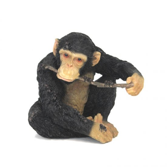 Chimpanse figur med pind – dekorativ og unik havefigur