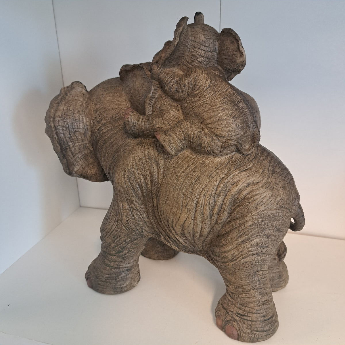 Elefantgruppe på 3 – dekorativ og naturinspireret figur