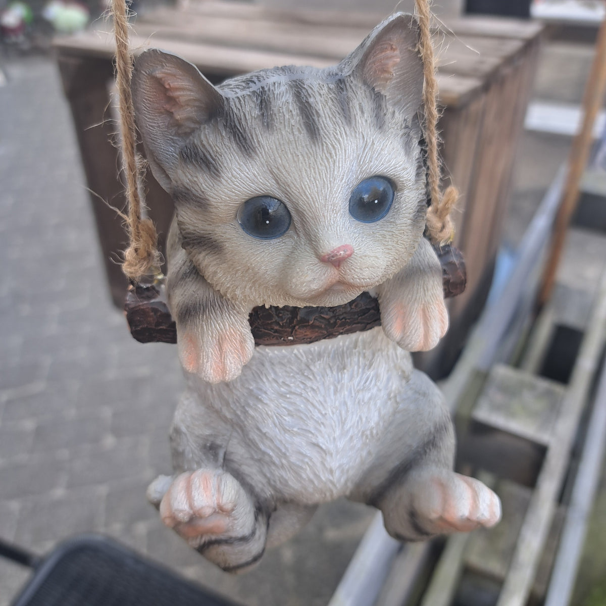 Hængende kat grå Mini kat figur – perfekt gave til katteelskere
