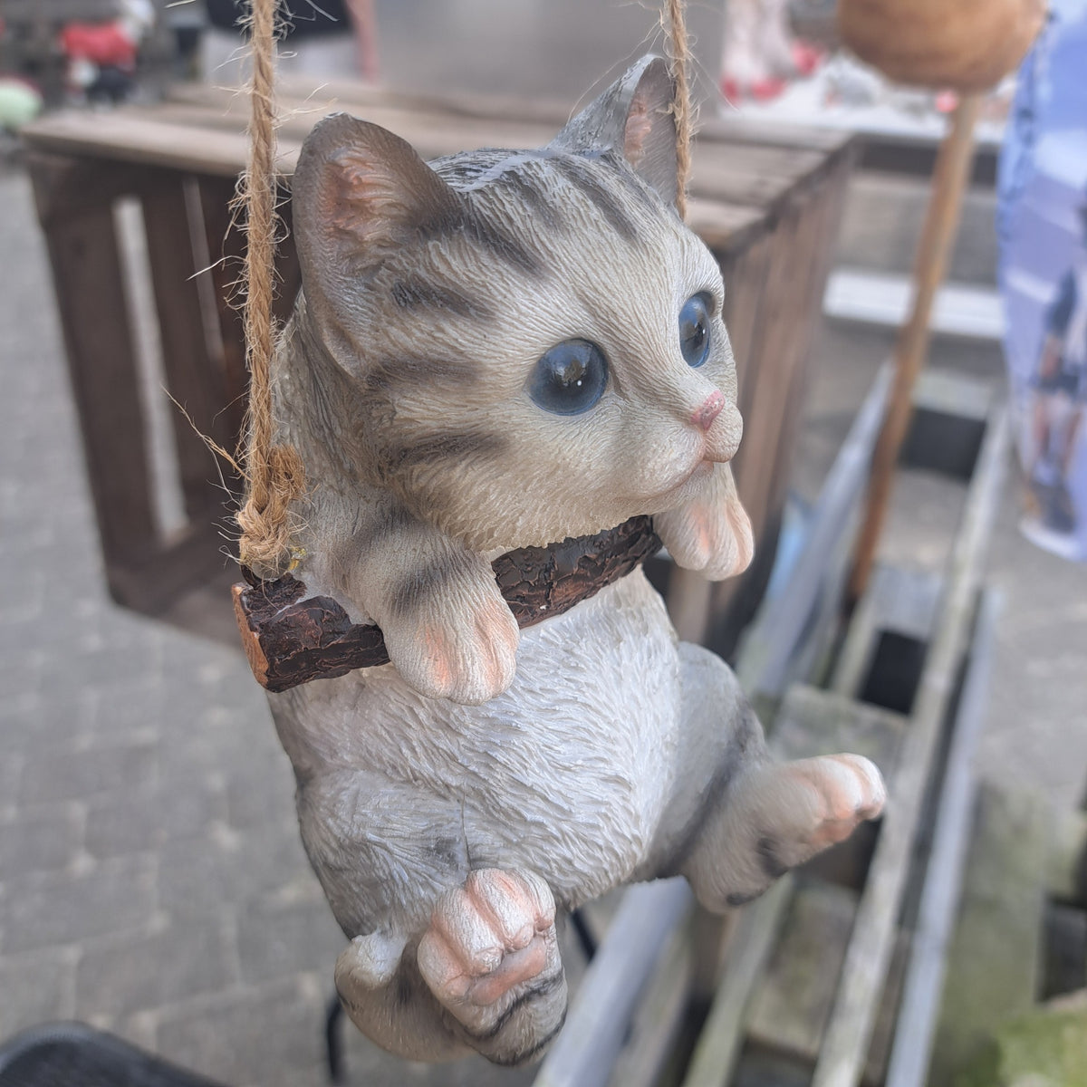 Hængende kat grå Mini kat figur – perfekt gave til katteelskere