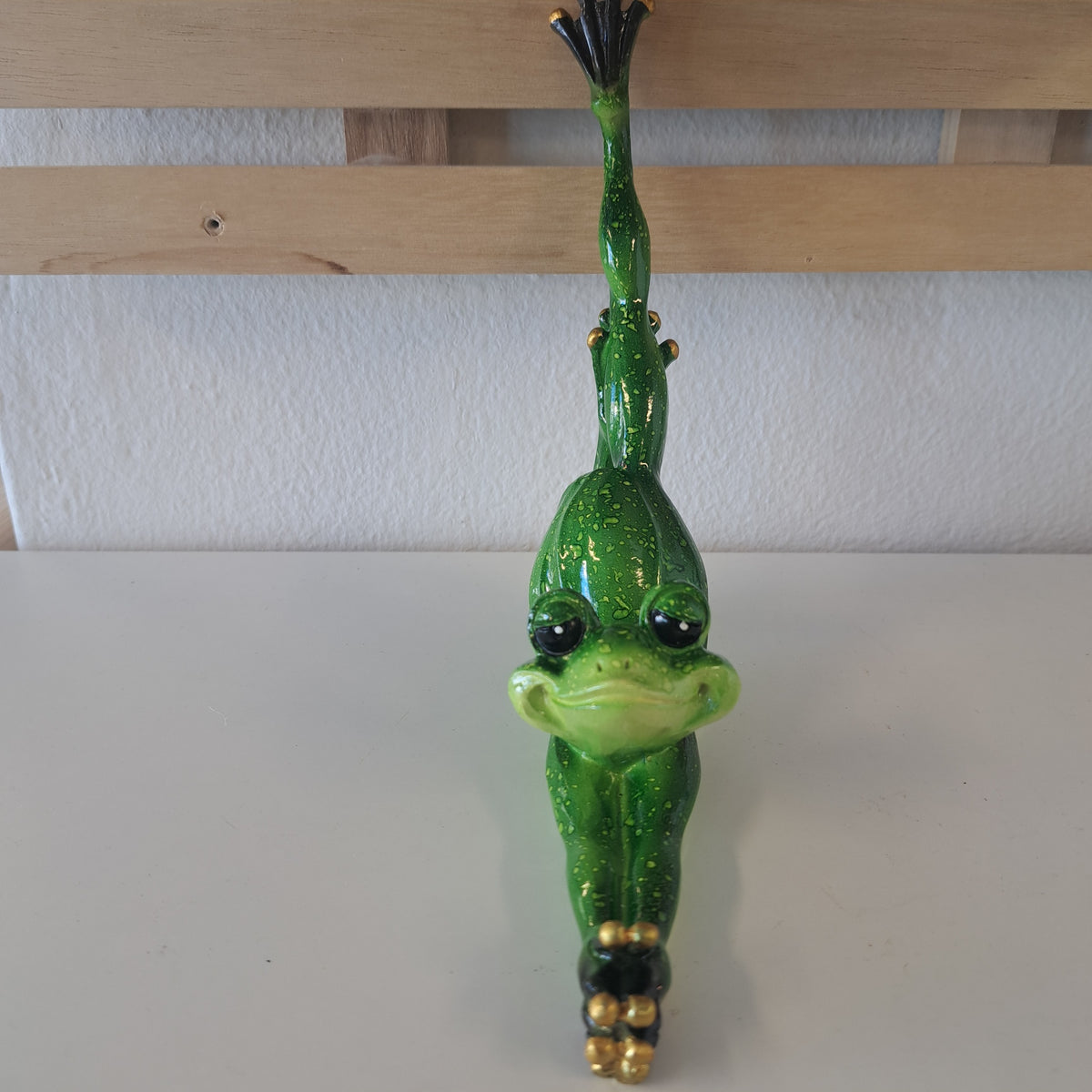 Sød yoga frø figur – dekorativ figur til hjem og have