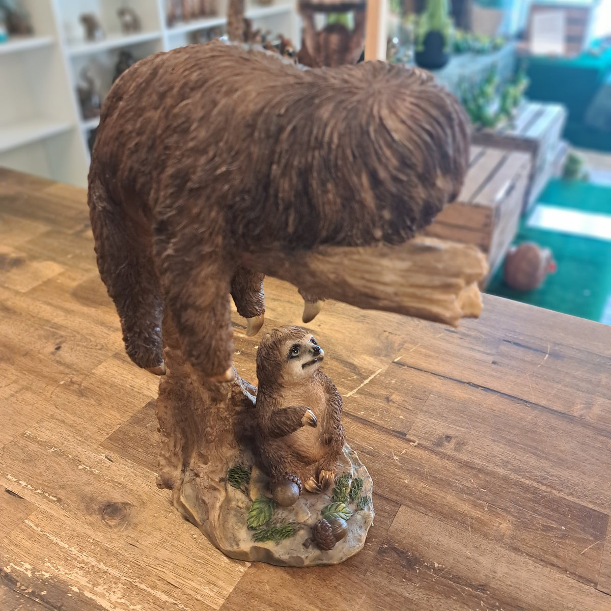 Stort sovende dovendyr figur – dekorativ figur til hjem og have